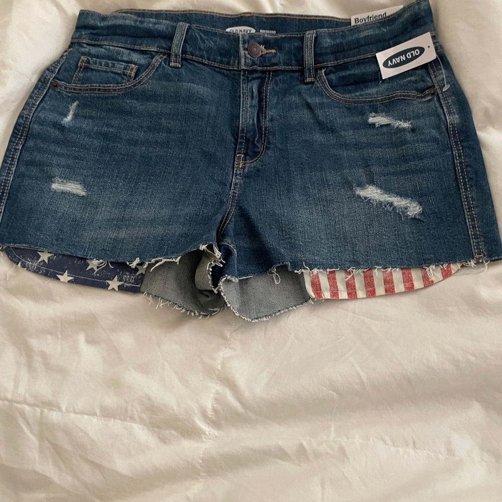 Old navy boyfriend shorts perfect for the Fourth of July! Brand new size 8